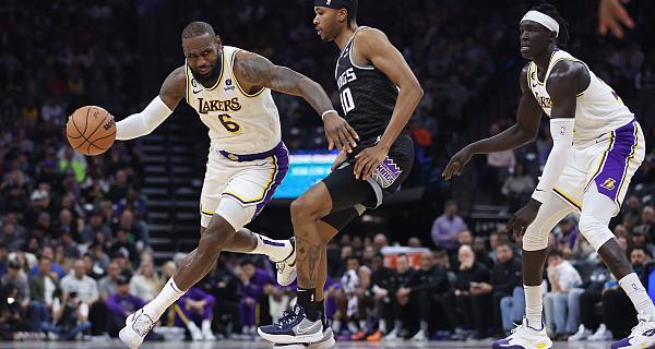 詹姆斯46分个人赛季新高_詹姆斯狂砍47分创新高