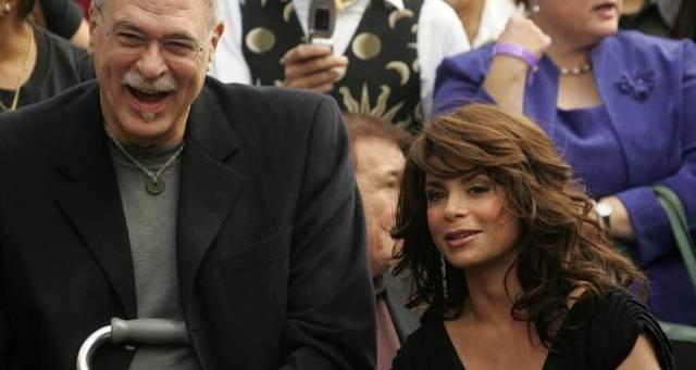 菲尔杰克逊和波波维奇谁地位高_菲尔-杰克逊