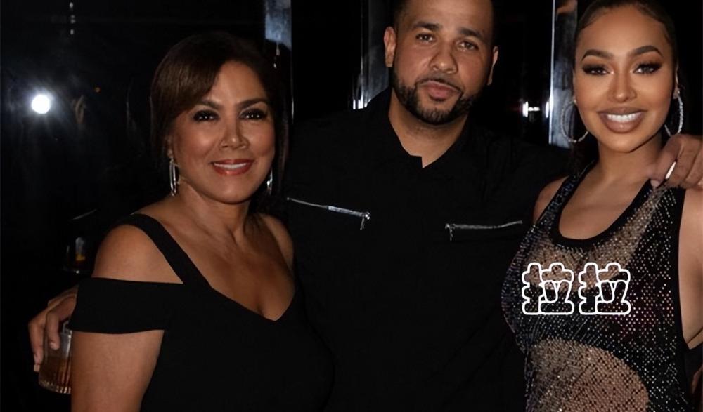 安东尼拉拉秀恩爱_安东尼妻子拉拉