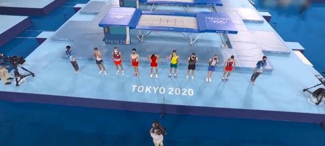 董栋摘得男子蹦床银牌_男子蹦床决赛董栋摘银