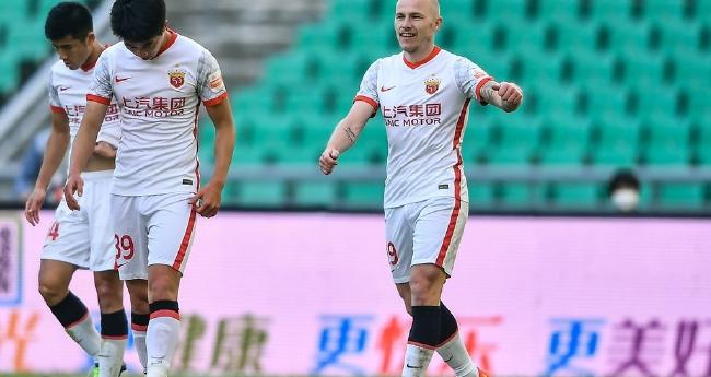 国安两连败_国安10连胜终结