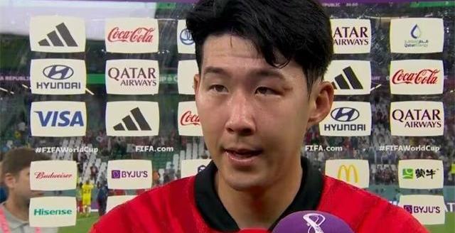 球员脸上戴面具_6位球员戴面具踢世界杯赛场照