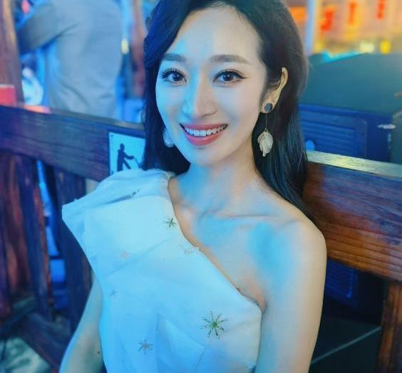 王治郅周蕾简历_王治郅周蕾