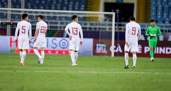 国足被要求不许崩盘的球员_国足被要求不许崩盘