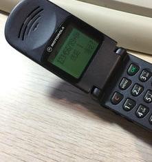 摩托罗拉v998是不是早期手机？（摩托罗拉v998）