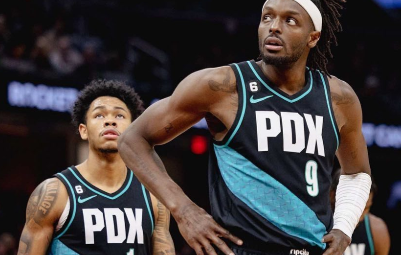 湖人与开拓者比分_湖人大比分领先开拓者