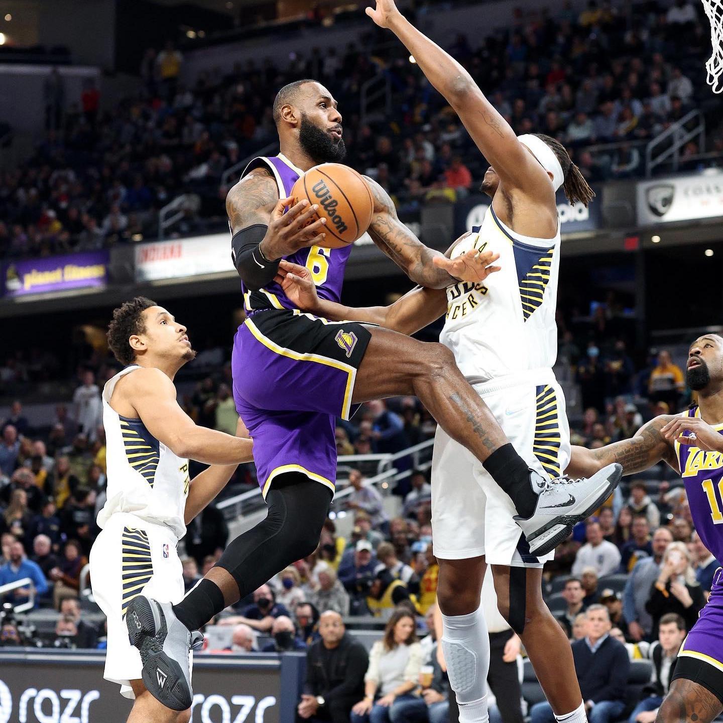 勒布朗女球迷_曝被驱逐女球迷诅咒布朗尼