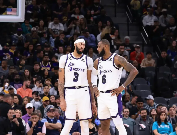 湖人战胜马刺_湖人击败马刺