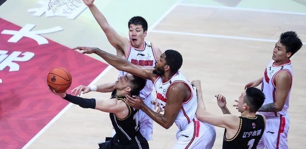 特伦斯琼斯现在在哪_特伦斯-琼斯